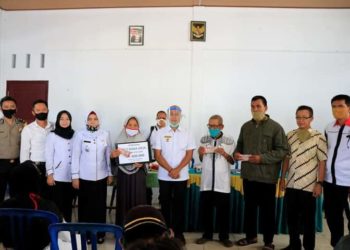 Penyaluran BLT DD Tahap III Desa Batu Lambang Sebanyak 98 KK Dihadiri oleh Bupati Bengkulu Selatan